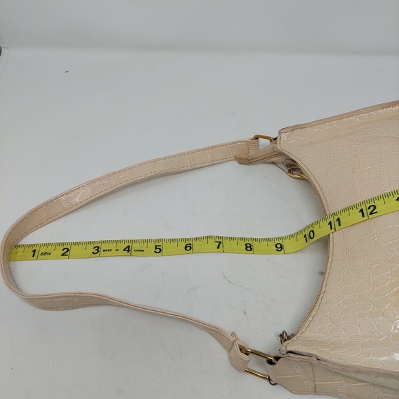 Cream Croc Embossed Patent Leather Gold Chain Accent Baguette Shoulder Bag Retro - Picture 8 of 10